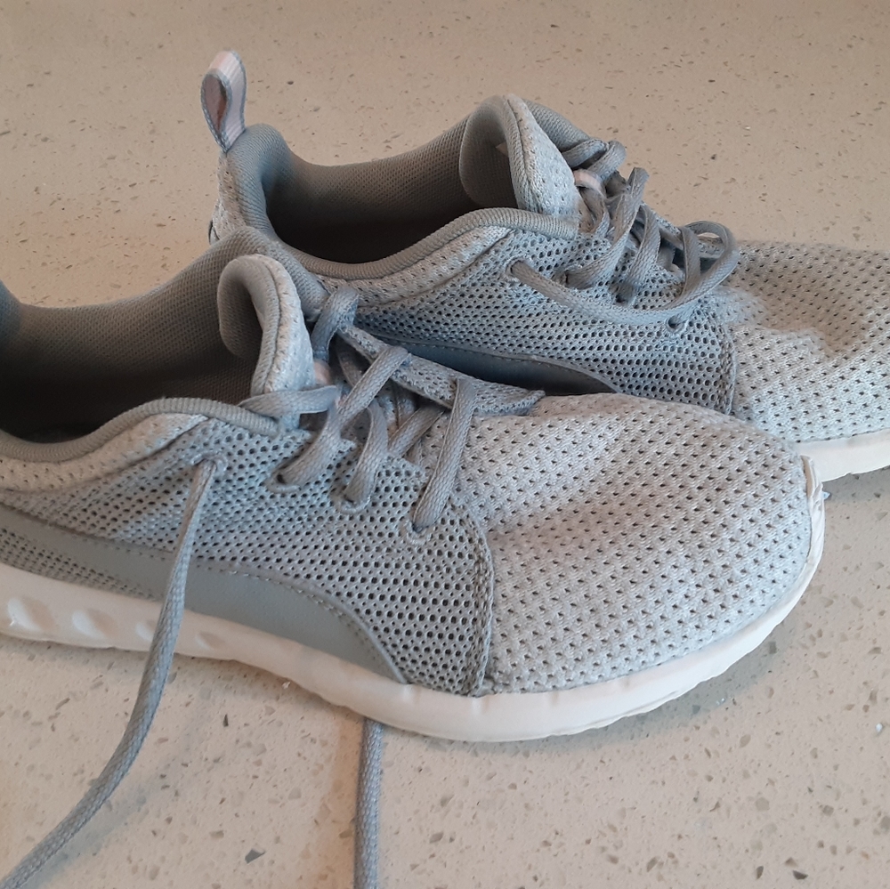 PUMA Sneakers